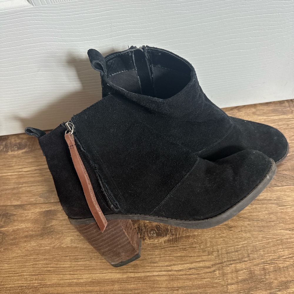 Black suede Dolce Vita Ankle Booties size 8